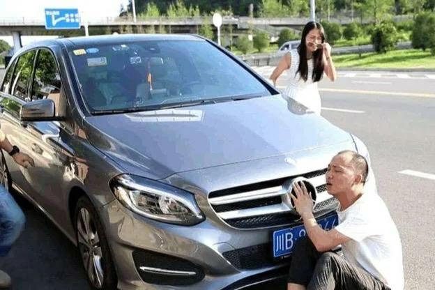详细阅读:遇到碰瓷的怎么办?老司机教你3句话,轻松吓跑碰瓷党 遇到碰瓷的怎么办?老司机教你3句话,轻松吓跑碰瓷党