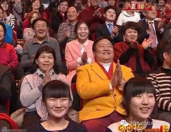 霸屏春晚19年的“笑脸哥”，今年没见着？原来……