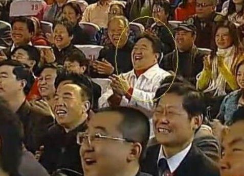 央视春节晚会最牛粉丝,连续19年稳坐观众席,被称“春晚笑脸哥”