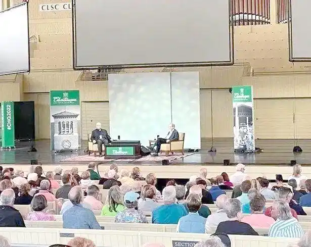 萨尔曼·拉什迪被刺事件：背后的人生与争议