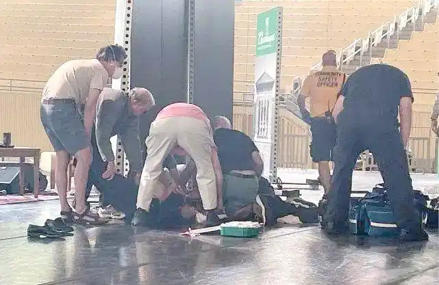 萨尔曼·拉什迪被刺事件：背后的人生与争议