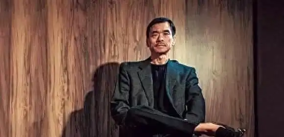 新义安“尖东霸王”李泰龙：被砍数十刀暴毙街头，家人承诺不报仇