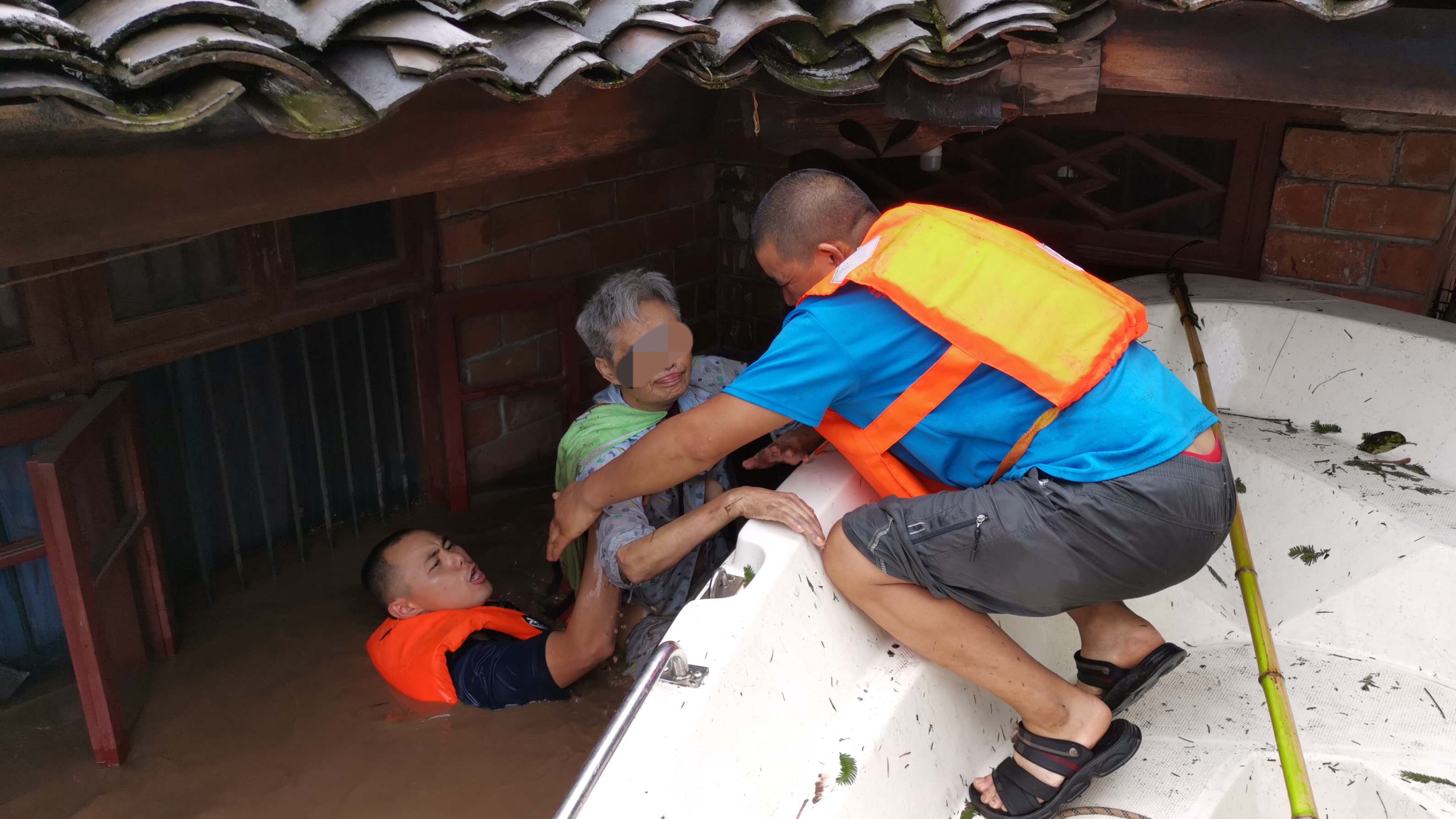 【跑好我们这一棒】赴汤蹈火“火焰蓝”：成为消防员是这辈子最正确的选择