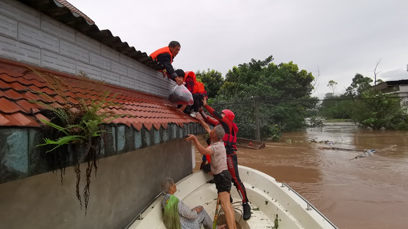 【跑好我们这一棒】赴汤蹈火“火焰蓝”：成为消防员是这辈子最正确的选择