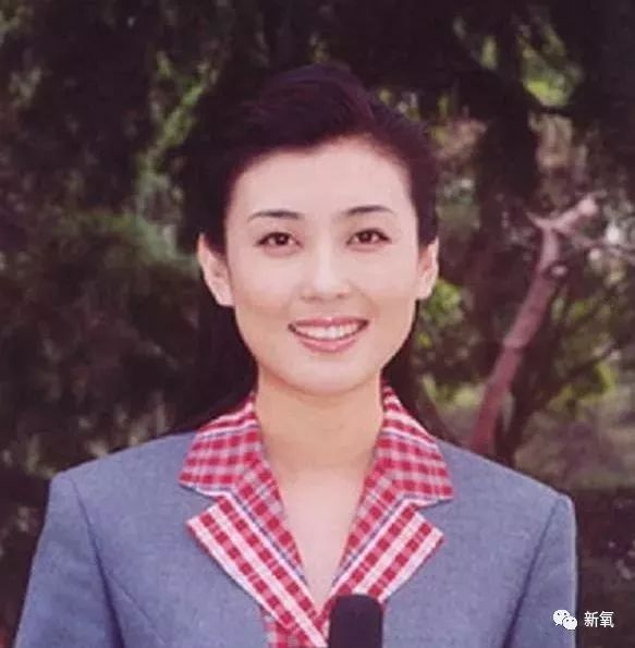 被誉为统一男女审美的超美女主播李红，隐婚嫁富豪后美出新高度！