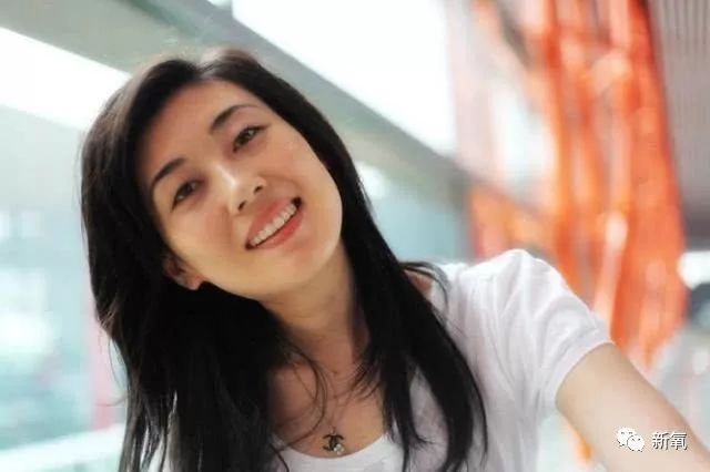 被誉为统一男女审美的超美女主播李红，隐婚嫁富豪后美出新高度！