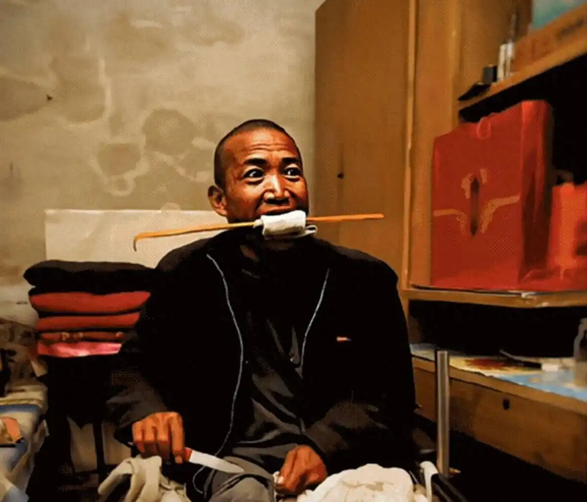 12年前因无钱治疗在家锯腿求生的河北男子，现在过得如何？