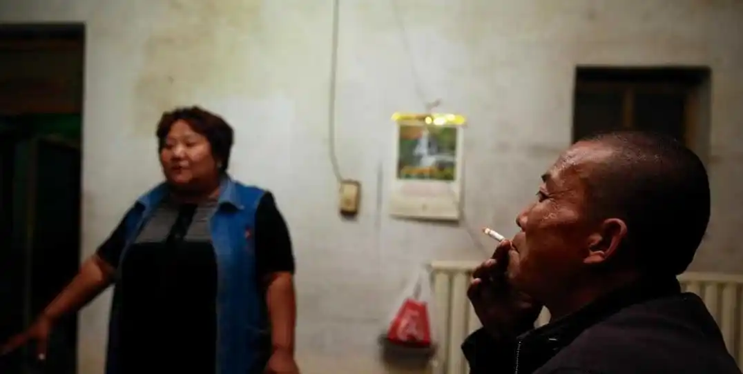 12年前因无钱治疗在家锯腿求生的河北男子，现在过得如何？