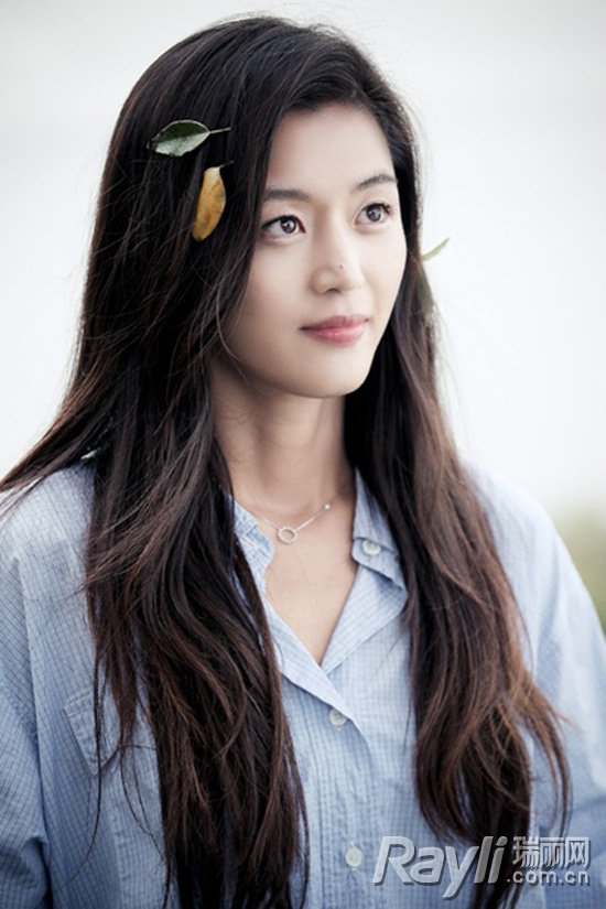 李嫣再爆神模仿视频！还和鬼怪新娘“撞项链”