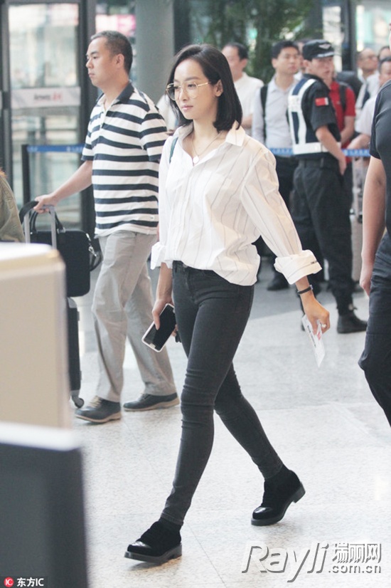 李嫣再爆神模仿视频！还和鬼怪新娘“撞项链”