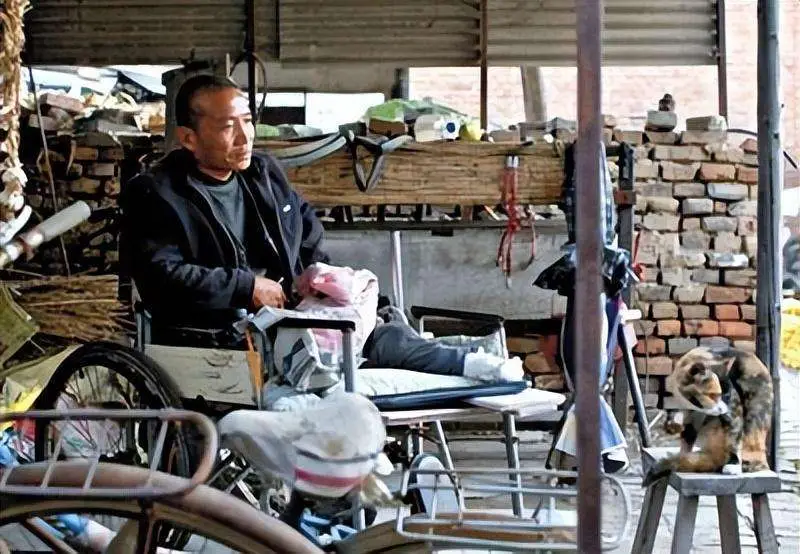 河北男子拿不出100万手术费，回家自己锯掉右腿，13年过去怎样了