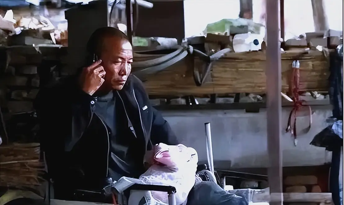 河北男子拿不出100万手术费，回家自己锯掉右腿，13年过去怎样了