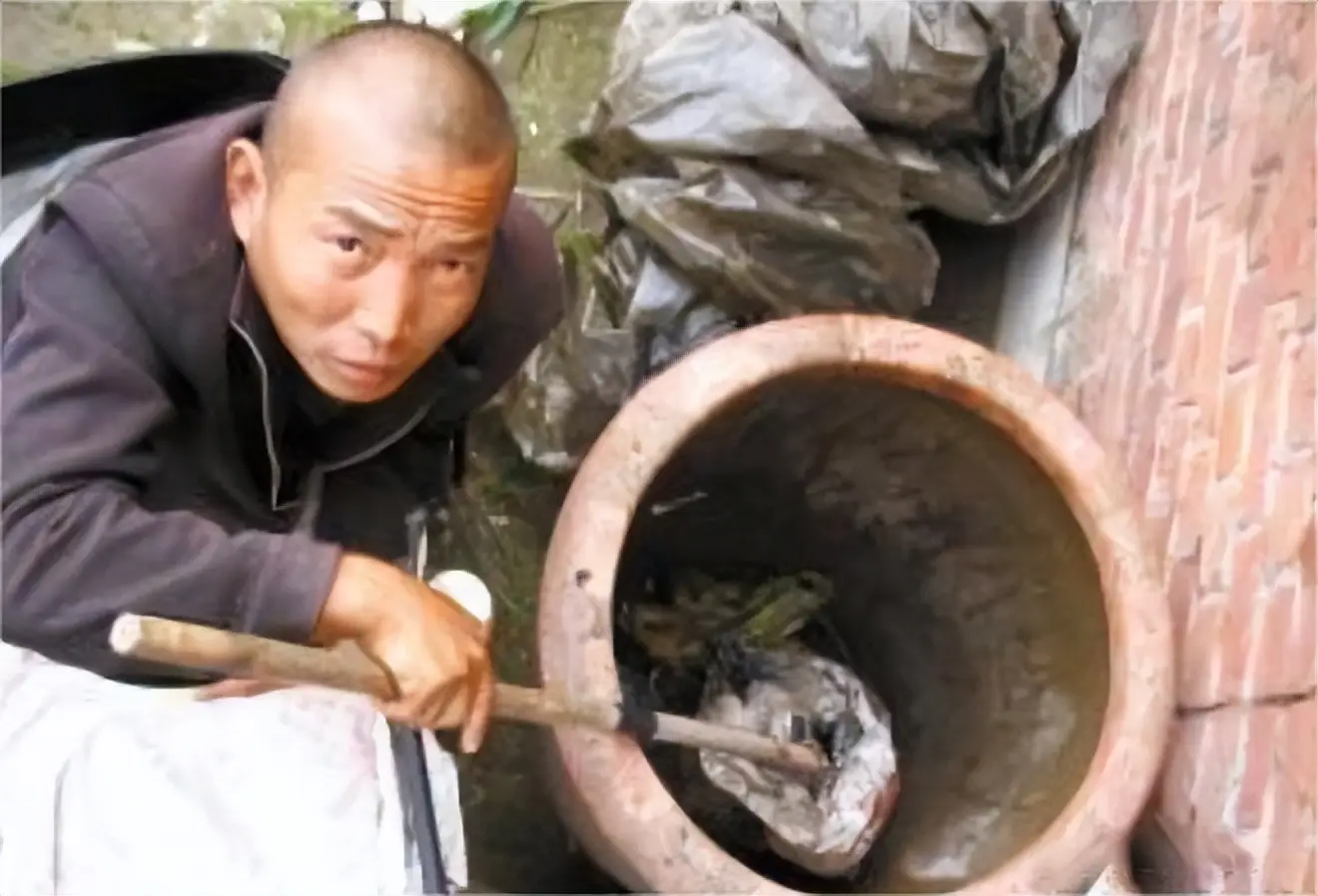 河北男子拿不出100万手术费，回家自己锯掉右腿，12年过去怎样了