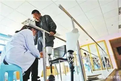 纪实：男人可以多坚强？为节省百万医疗费，自己忍痛锯断右腿求生