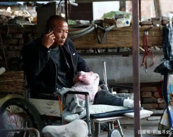 纪实：男人可以多坚强？为节省百万医疗费，自己忍痛锯断右腿求生