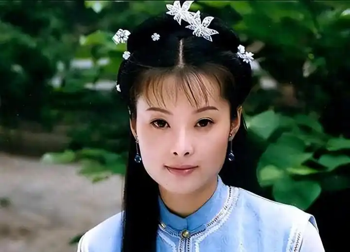 袁立：历经三次婚姻与无子女生活 她追求的究竟是什么