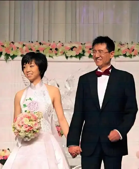 张怡宁之前，徐威与袁立在一起12年还有儿子，为何转身就娶大魔王