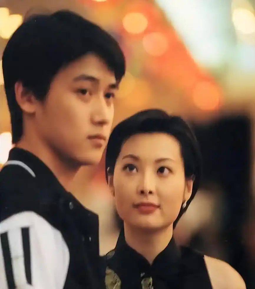 徐威与袁立分手后，娶张怡宁育两子，前任心中有愧吗？