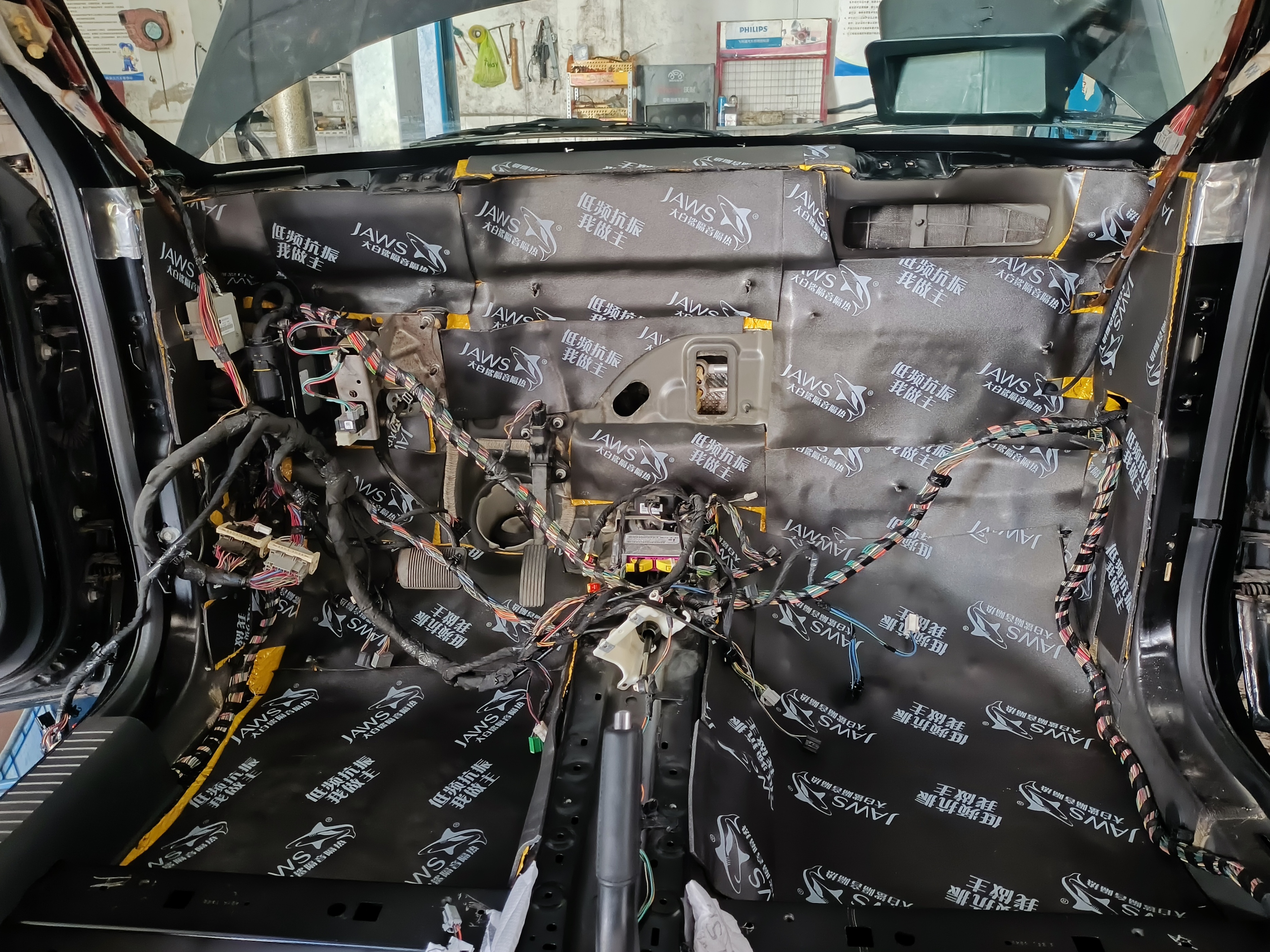 JEEP自由客全车隔音除味，尽享“头等舱”般静谧