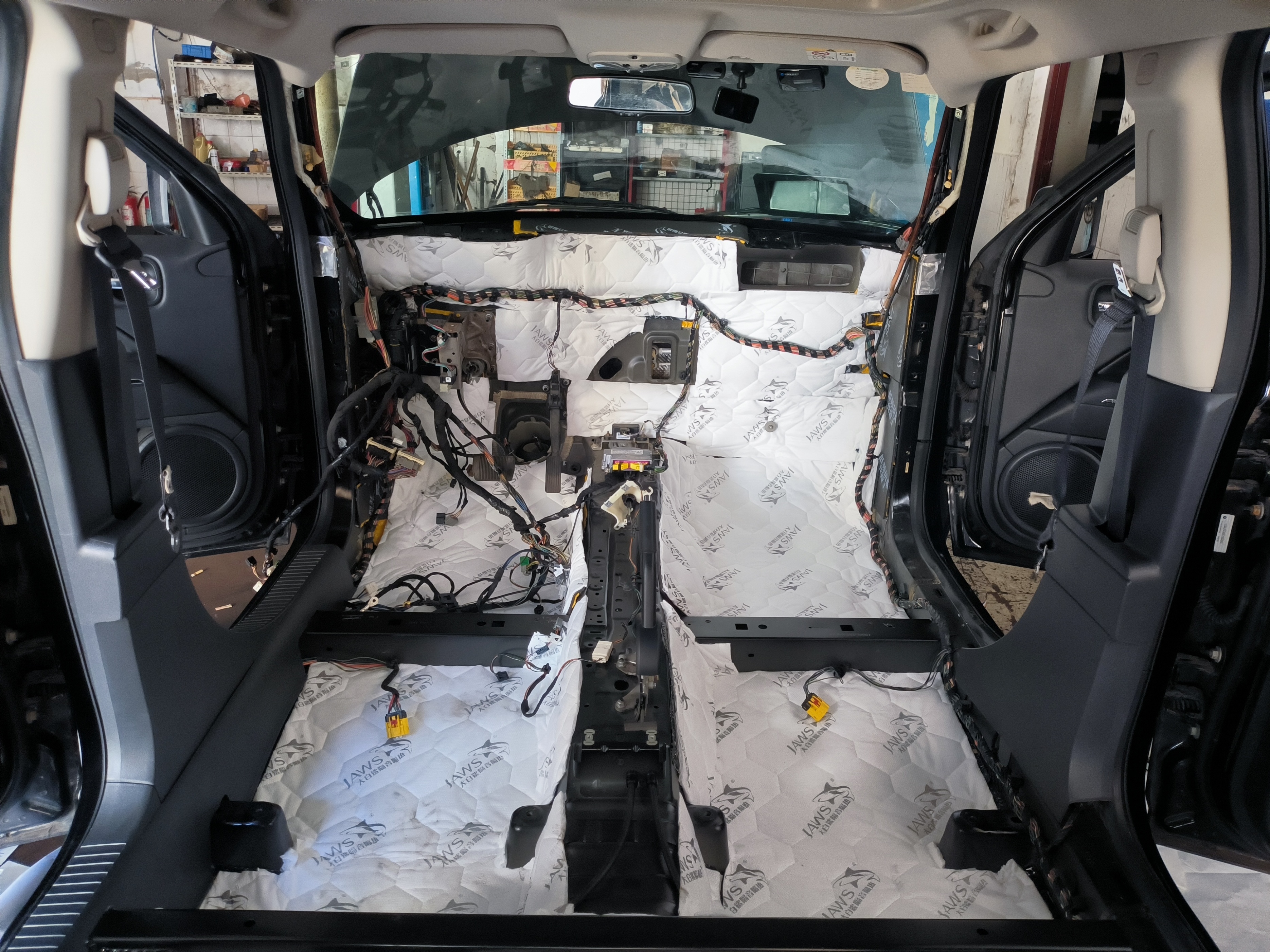 JEEP自由客全车隔音除味，尽享“头等舱”般静谧