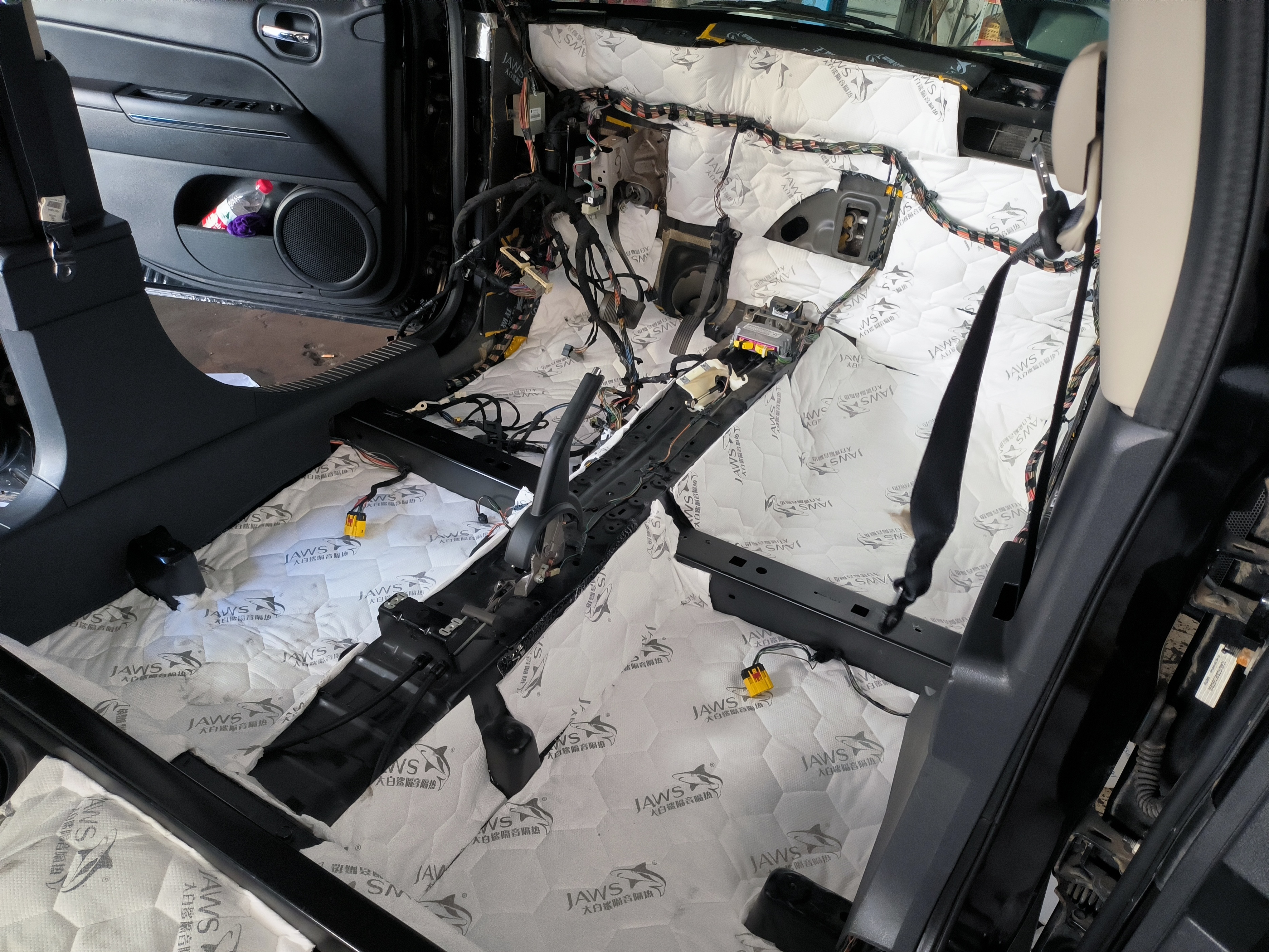 JEEP自由客全车隔音除味，尽享“头等舱”般静谧