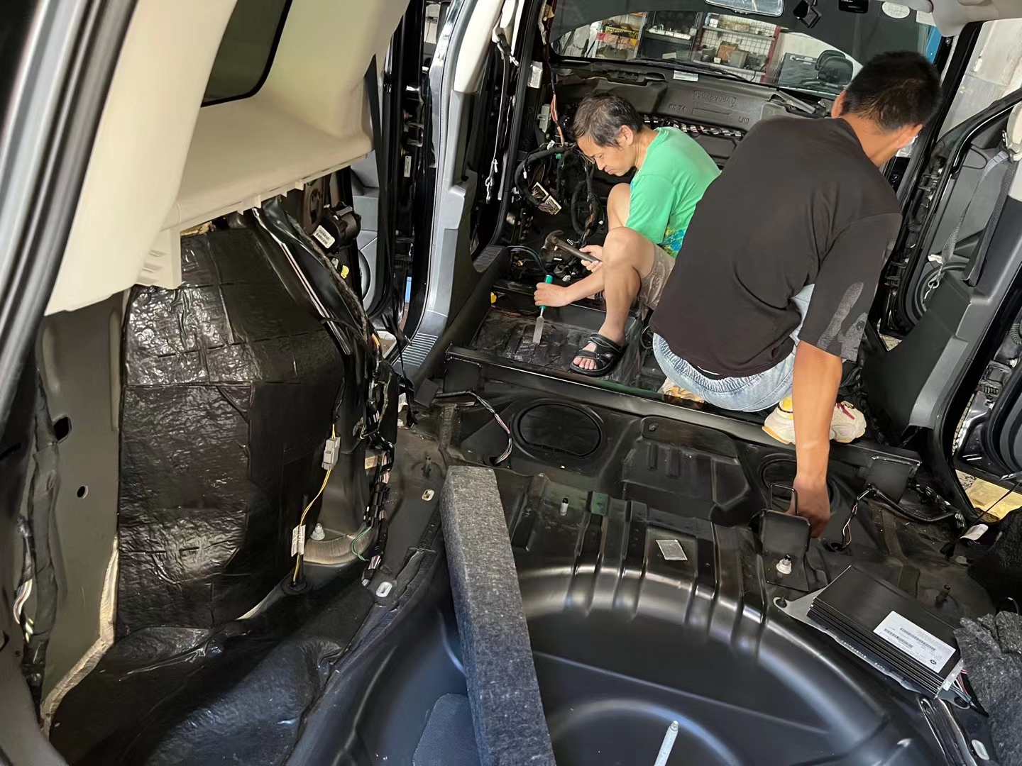 JEEP自由客全车隔音除味，尽享“头等舱”般静谧