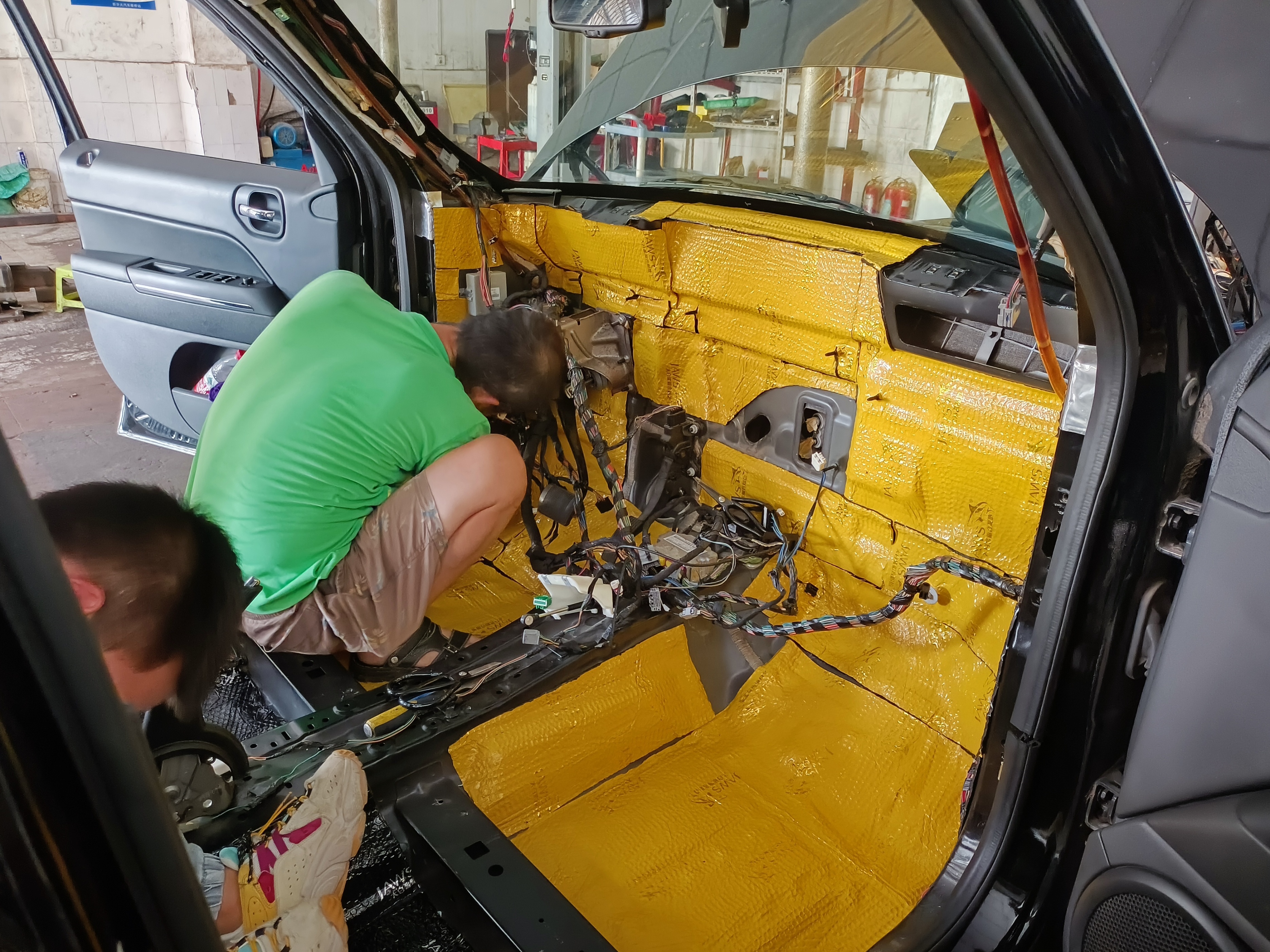 JEEP自由客全车隔音除味，尽享“头等舱”般静谧