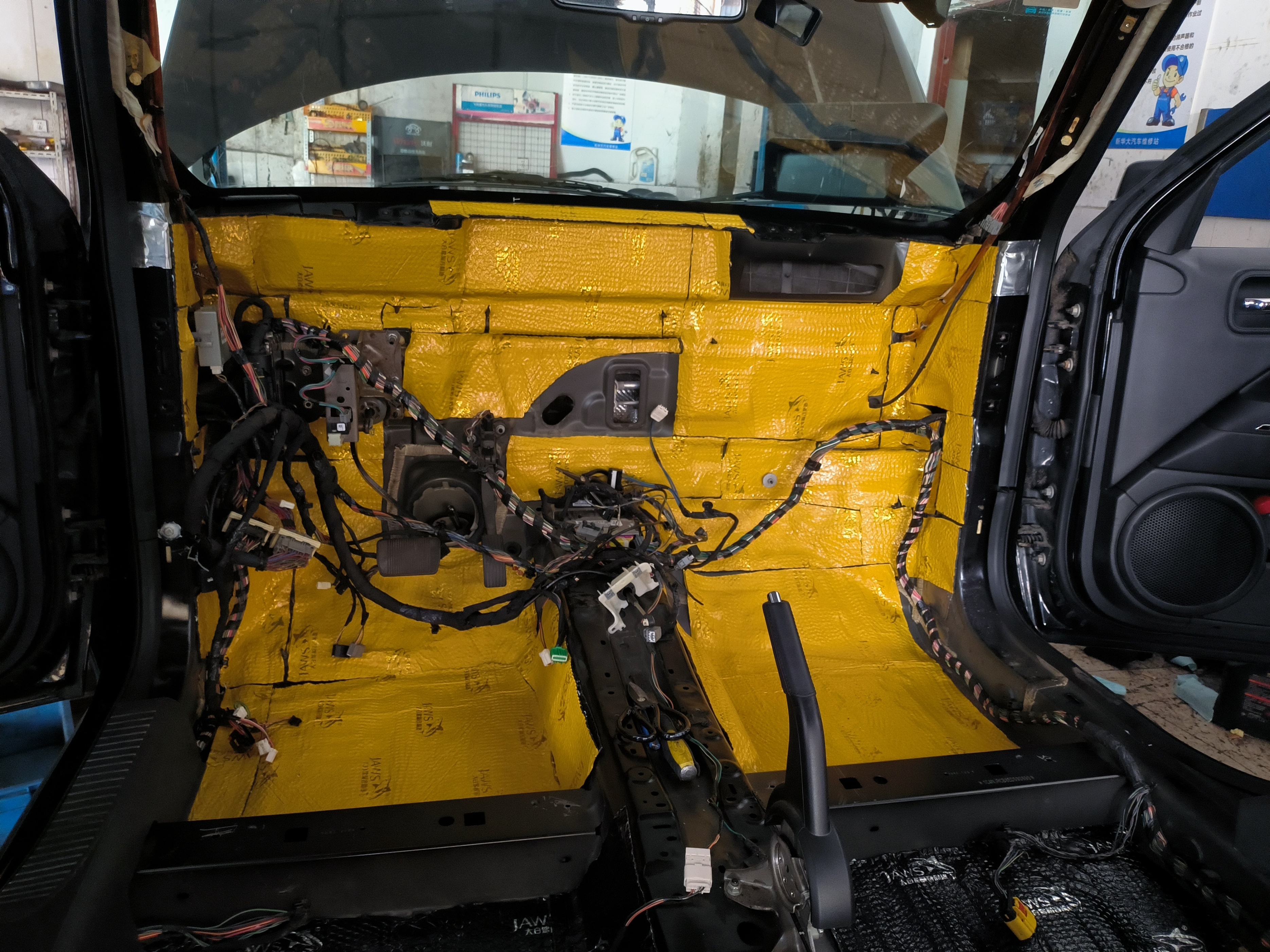 JEEP自由客全车隔音除味，尽享“头等舱”般静谧