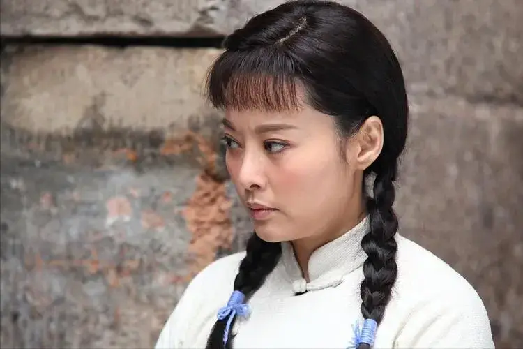 同居12年未果，徐威转身娶小20岁张怡宁，袁立3婚至今未生子！