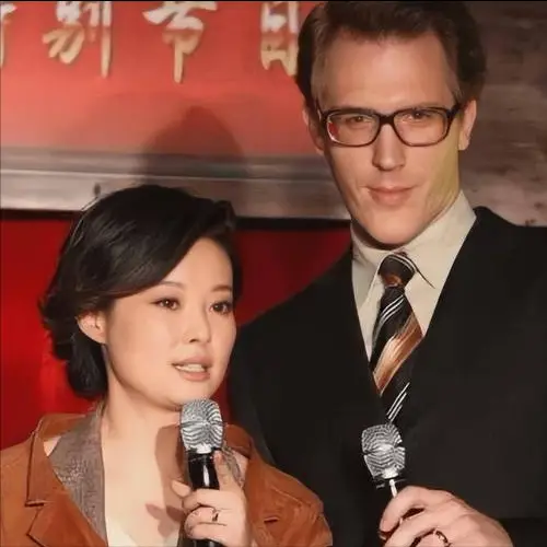 同居12年未果，徐威转身娶小20岁张怡宁，袁立3婚至今未生子！