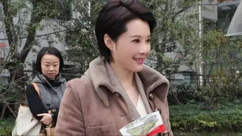 同居12年未果，徐威转身娶小20岁张怡宁，袁立3婚至今未生子！