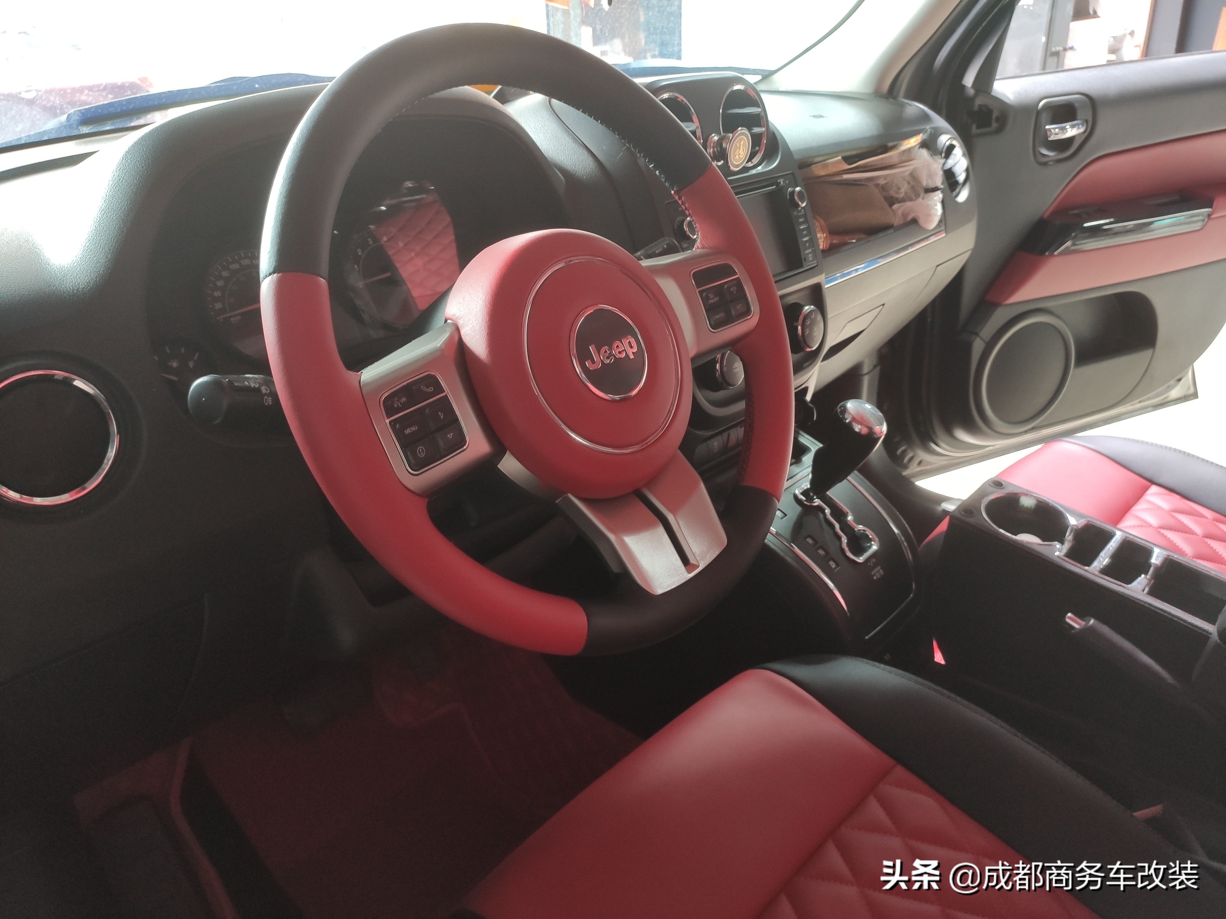 开了快8年的吉普自由客翻新内饰,彻底解决掉异味,驾驶更舒适