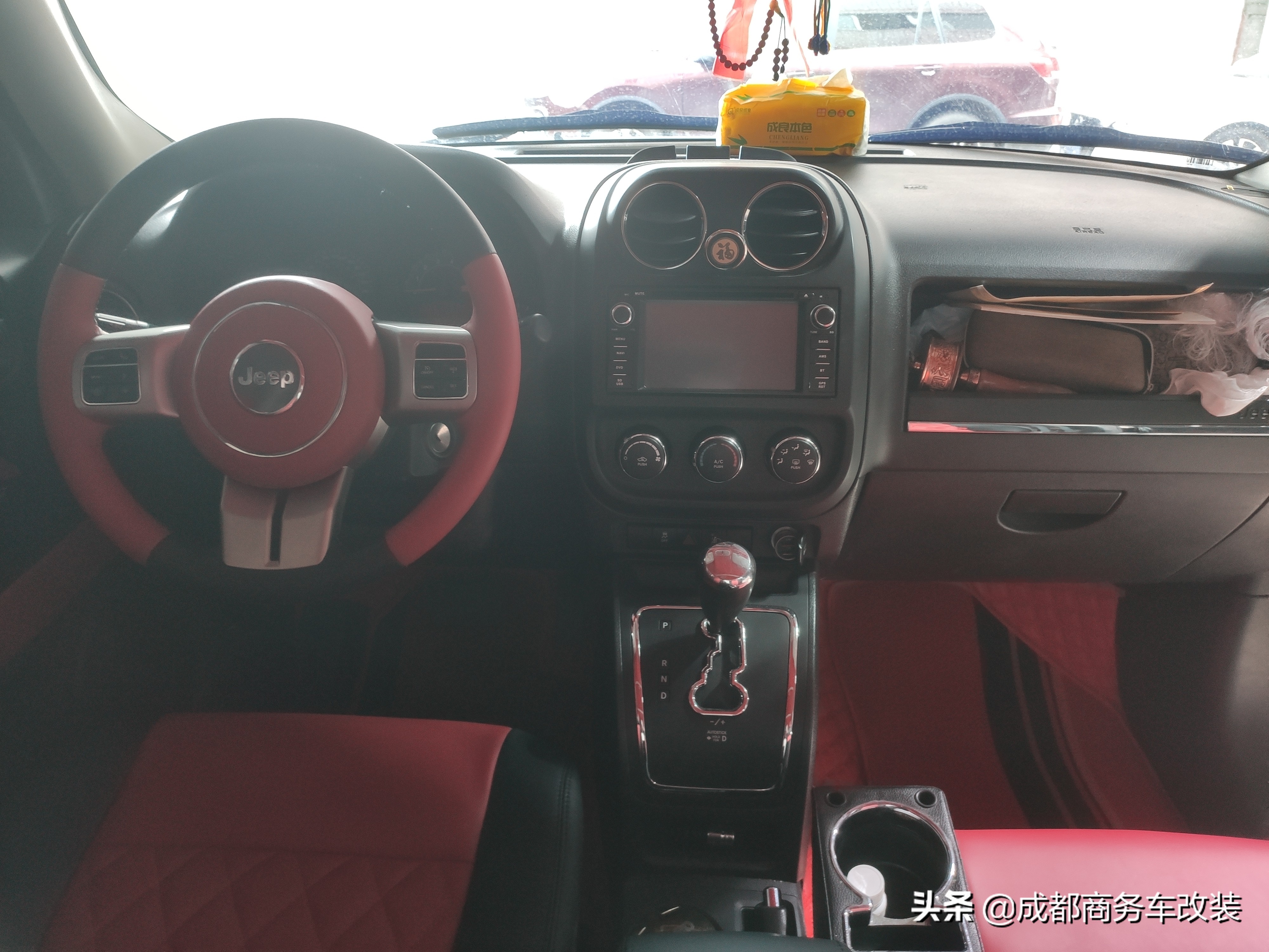 开了快8年的吉普自由客翻新内饰,彻底解决掉异味,驾驶更舒适