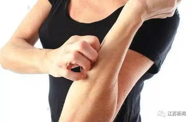 小伙狂喝饮料，却越喝越渴！最后竟因此送命……