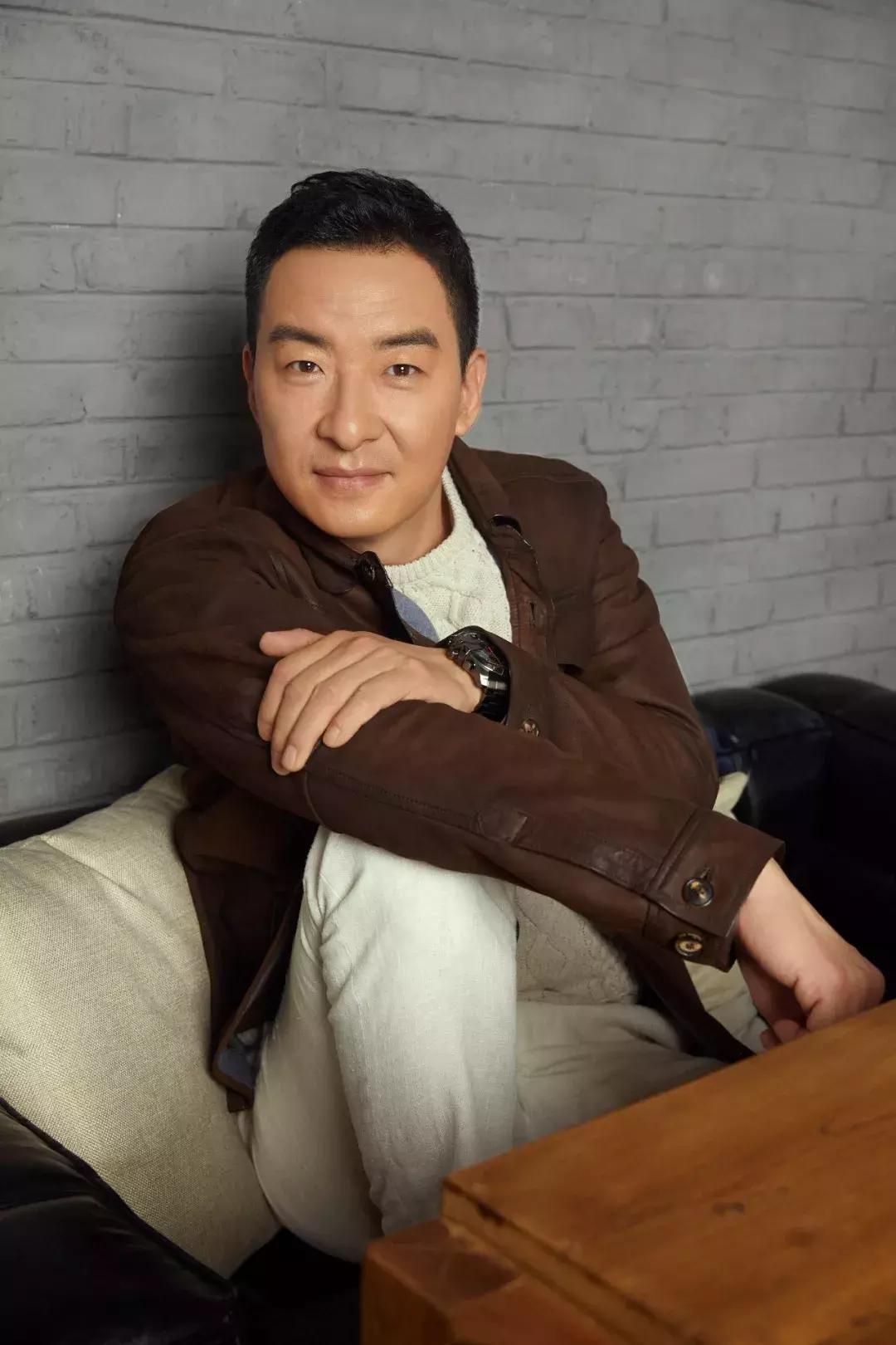 《蜗居》播出12年，男一号成“叔圈顶流”，男二号却惨遭封杀