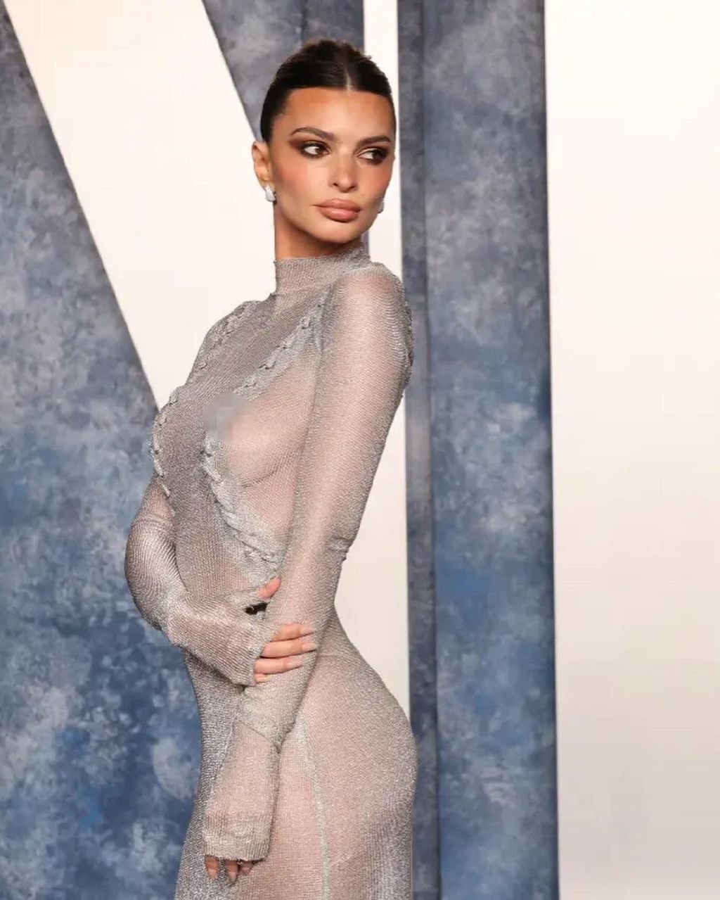 《名利场》派对红毯女明星扎堆穿透视裙，比谁穿的少？