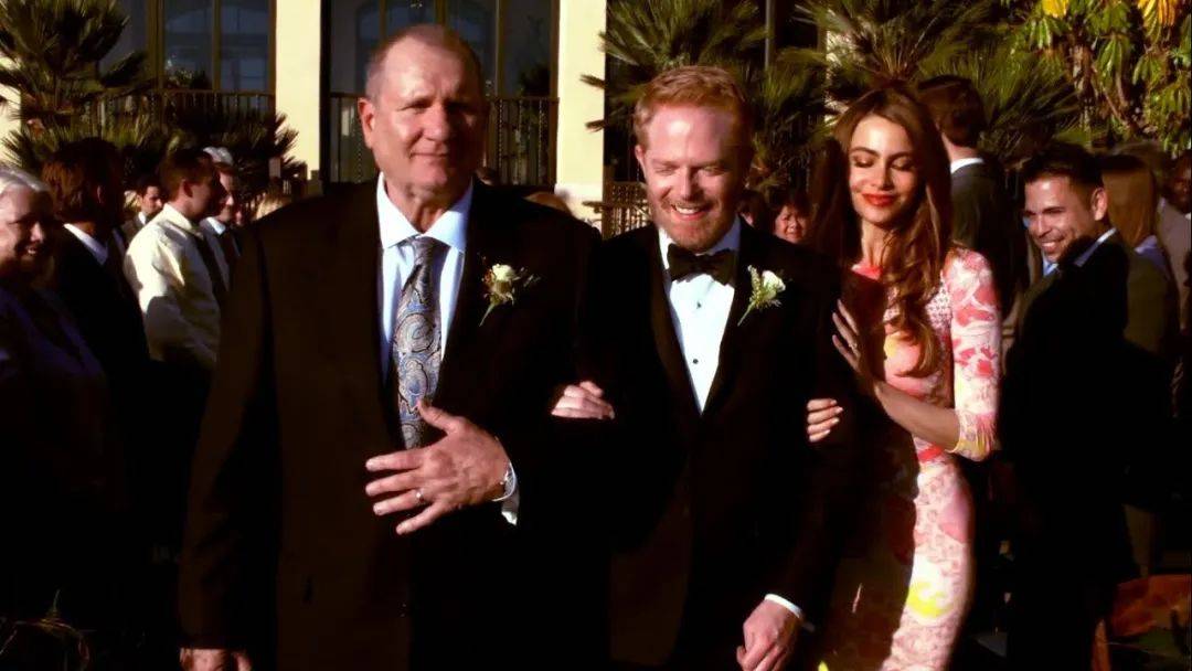 十一年不断更的《摩登家庭》迎来了Happy Ending