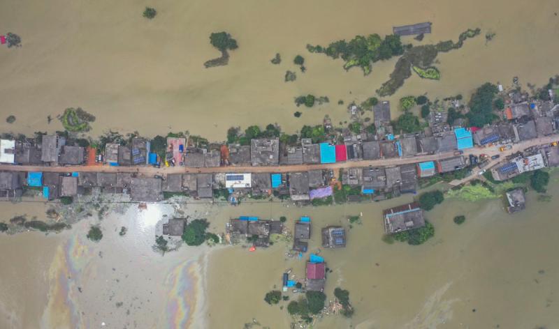 【现场直击】江西永修县：洪水正在消退，堤坝仍有垮塌风险，村民齐心保卫家园