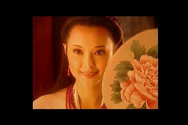 突然三婚、刚网友、丈夫小她11岁，46岁袁立终于把自己活成杜小月