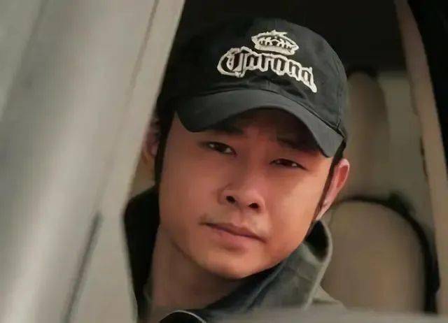 刀郎前妻杨娜抛弃40天女儿失踪，10年后刀郎爆火，她选择后悔讨好