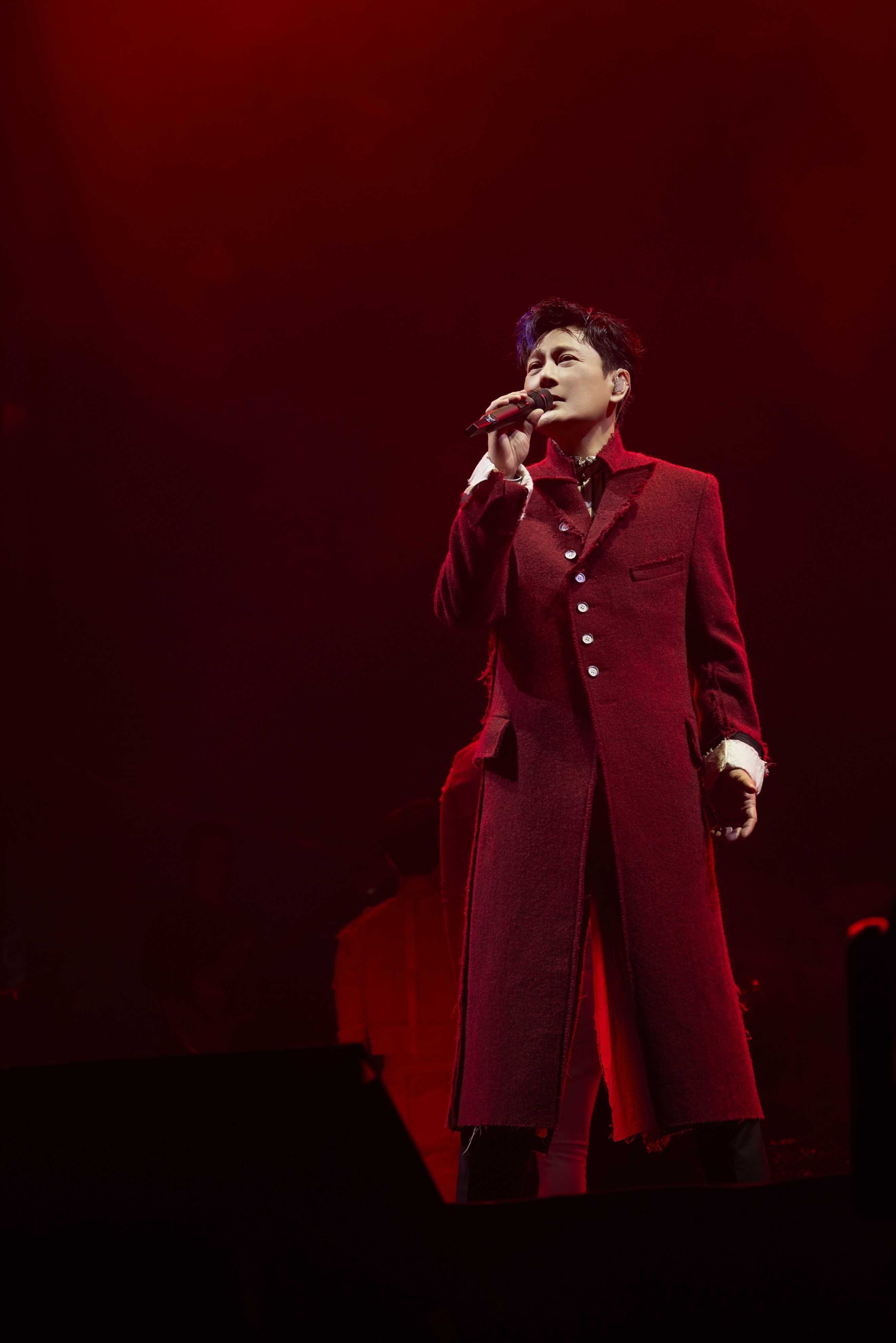 三台跨年晚会七首歌,“情歌王子”张信哲的歌迷集体过年了