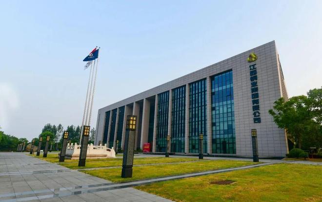 《江西日报》专题报道：南昌高新区产业从“链的聚势”迈向“群的跃升”！