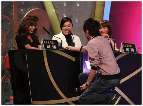 那些说“宁愿坐在宝马里哭”的姑娘，后来都怎么样了？