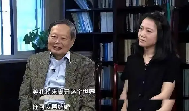 杨振宁去世3天，众人自发前往吊唁，回看过往，他竟被误解很多年