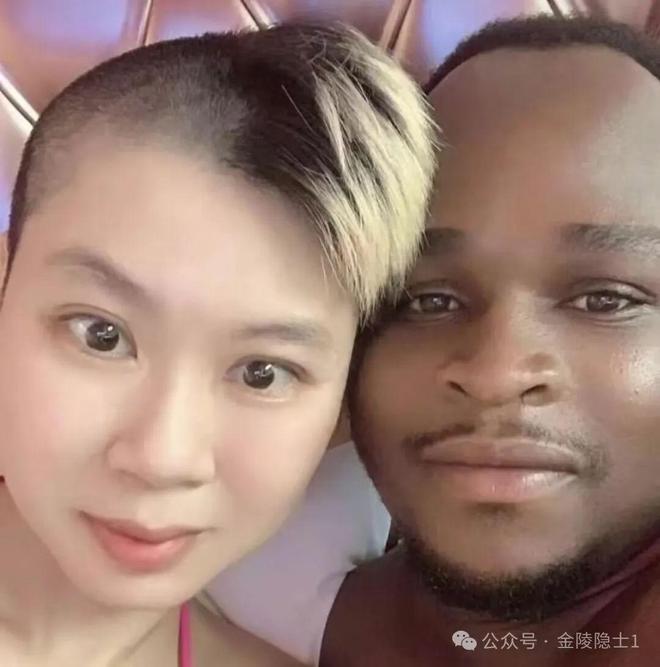 女主播安琪儿在海底捞包厢拍不雅照的瓜
