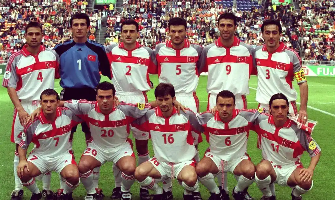 土耳其足球的逆转传奇：从逆境中创造辉煌历史