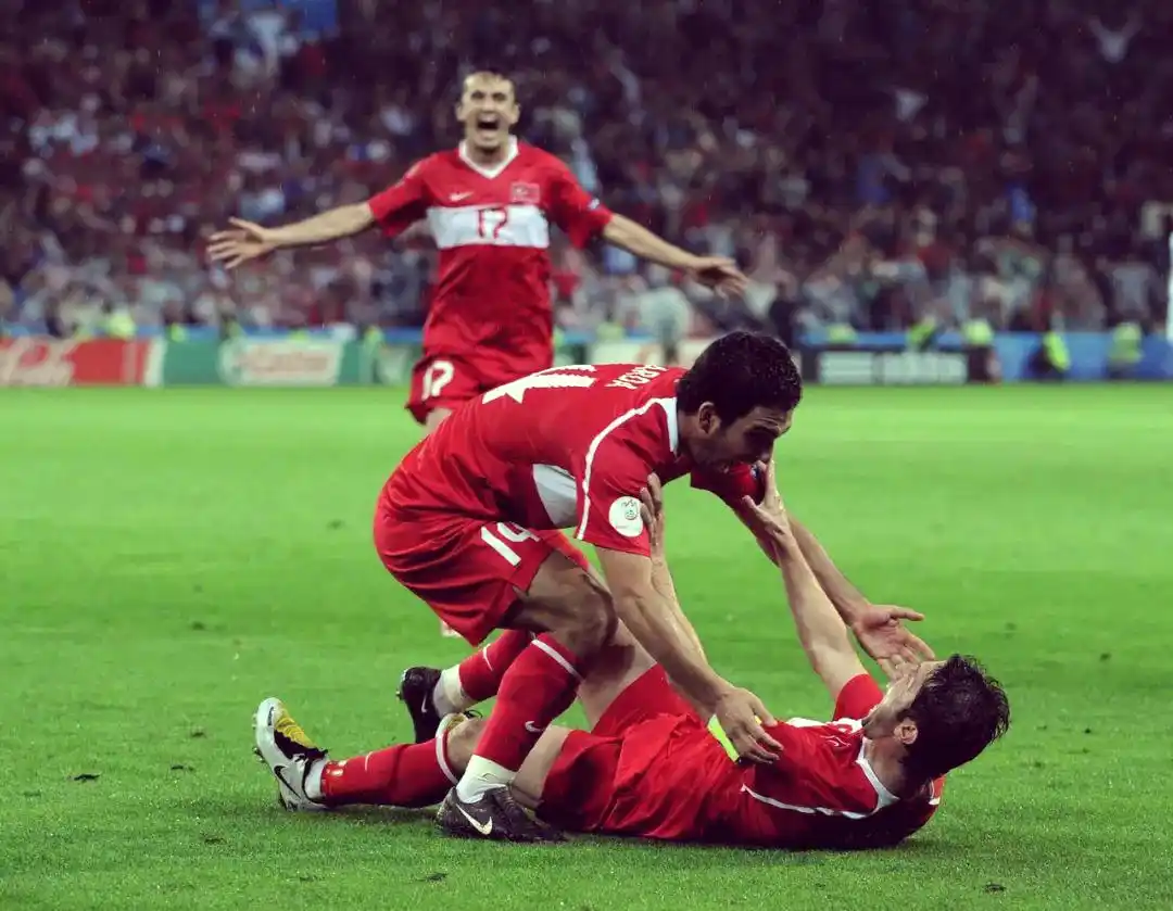 土耳其足球的逆转传奇：从逆境中创造辉煌历史