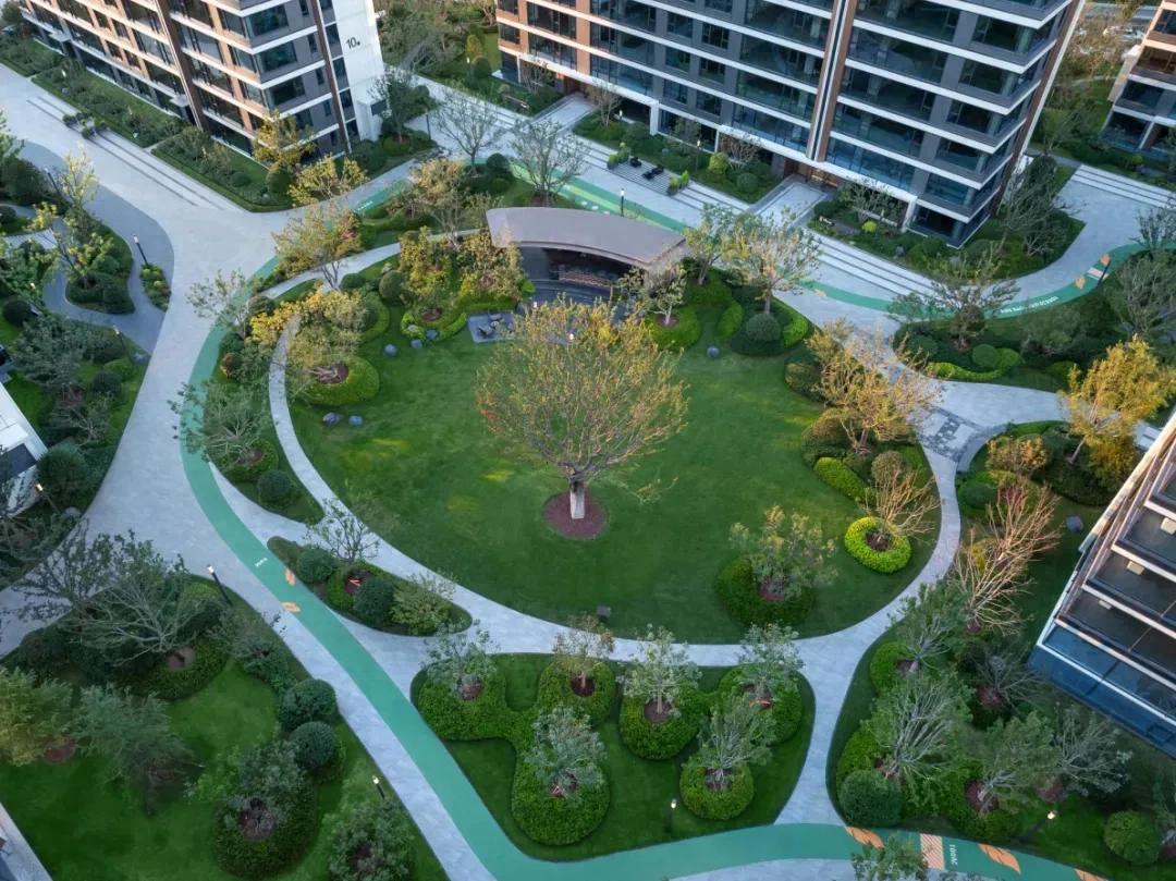 近期，青岛4万/平高端盘交付的刚需感，让人惊掉下巴