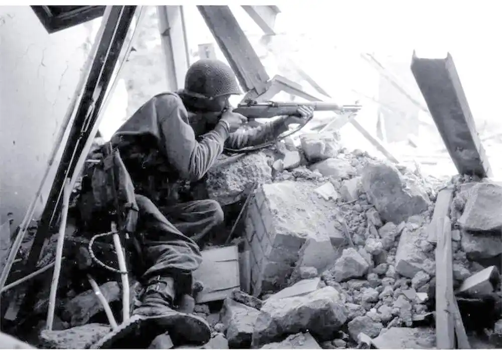 毛瑟98k与M1加兰德步枪的二战传奇与影响