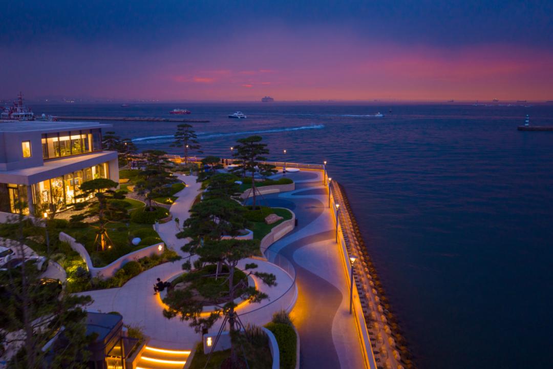 2025青岛后海湾改善新房，448席亲海藏品藏不住了